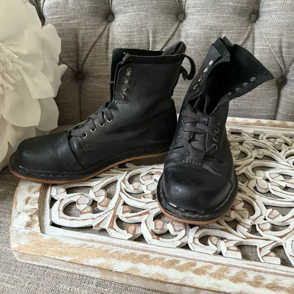 Dr. Martens Black Leather Boots Men’s 9 Women’s 10